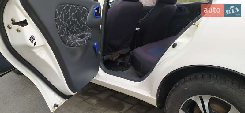 Седан Daewoo Sens 2002 в Львове