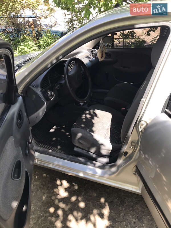 Седан Daewoo Sens 2004 в Синельниково