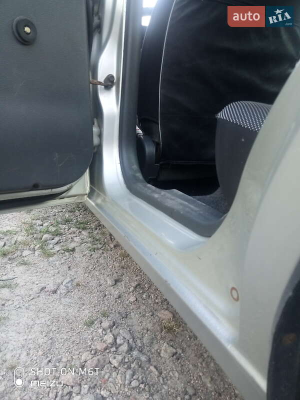 Седан Daewoo Sens 2003 в Богуславе