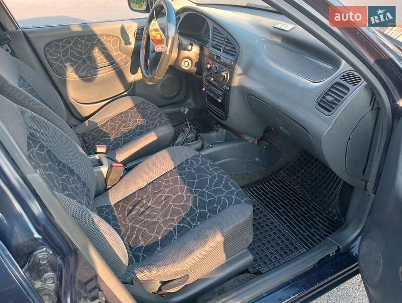 Седан Daewoo Sens 2004 в Светловодске