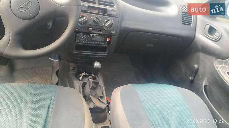 Седан Daewoo Sens 2004 в Вовчанську