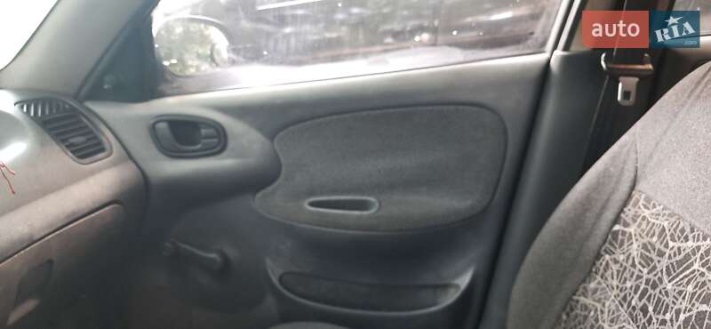 Седан Daewoo Sens 2005 в Ромнах