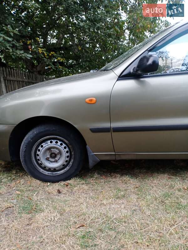 Седан Daewoo Sens 2004 в Синельниковому