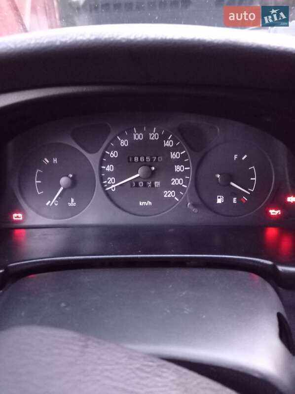 Седан Daewoo Sens 2003 в Днепре