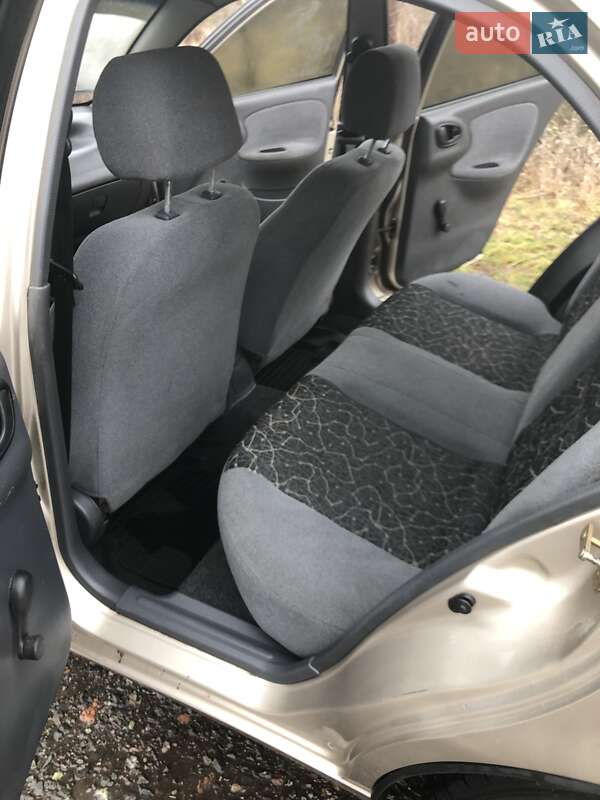 Седан Daewoo Sens 2004 в Дніпрі