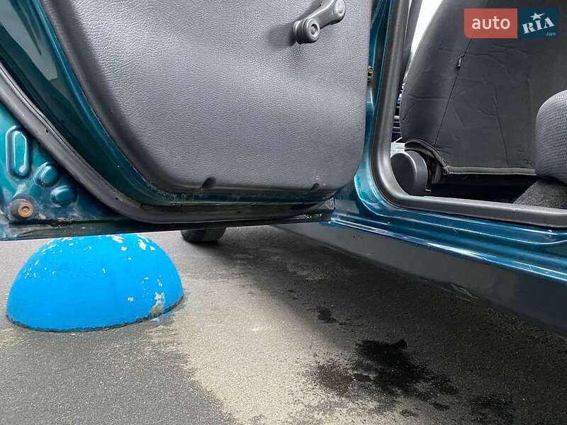 Седан Daewoo Sens 2003 в Киеве