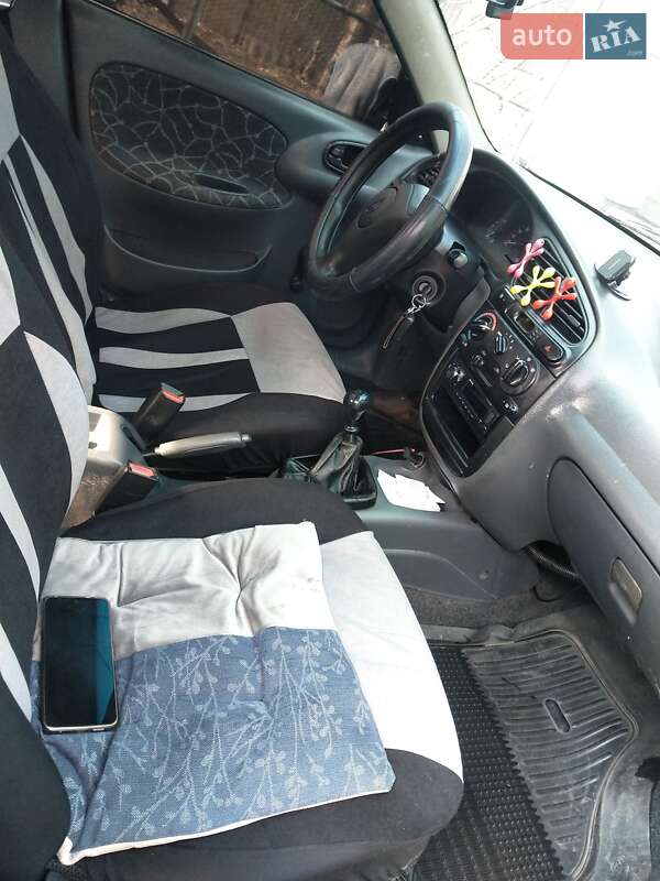 Седан Daewoo Sens 2004 в Первомайську