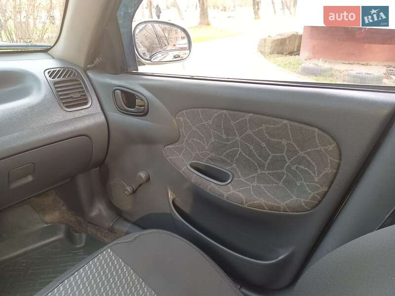 Седан Daewoo Sens 2004 в Тлумаче