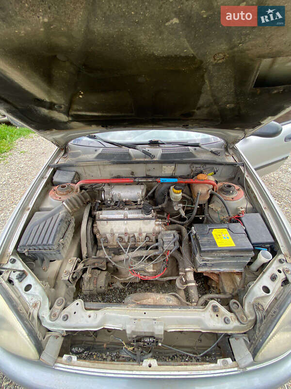 Седан Daewoo Sens 2005 в Рахові