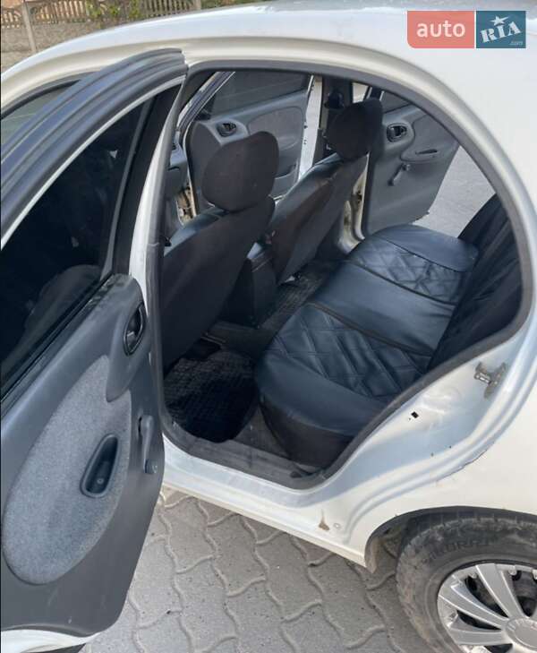 Седан Daewoo Sens 2004 в Яворове