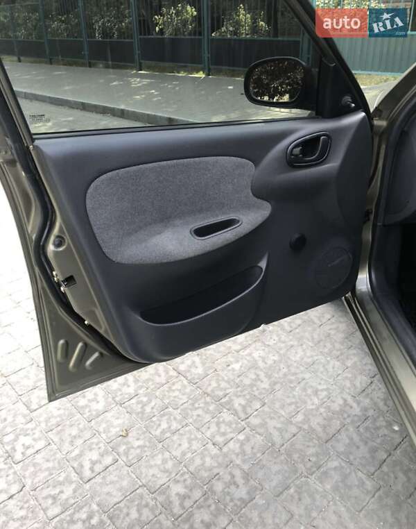 Седан Daewoo Sens 2003 в Запорожье