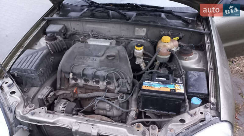 Седан Daewoo Sens 2004 в Львові