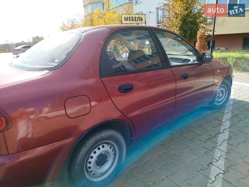 Седан Daewoo Sens 2003 в Черноморске