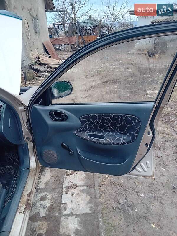 Седан Daewoo Sens 2004 в Тернополі