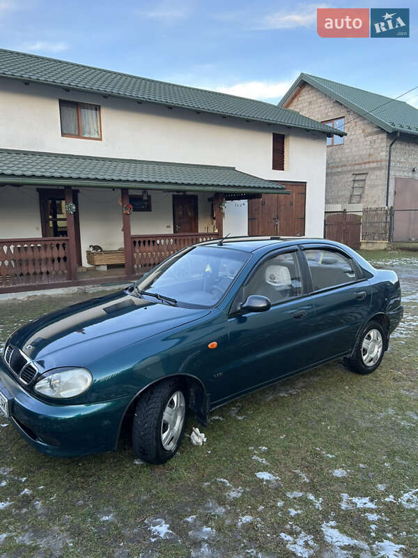 Седан Daewoo Sens 2003 в Новояворівську