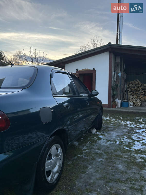 Седан Daewoo Sens 2003 в Новояворівську