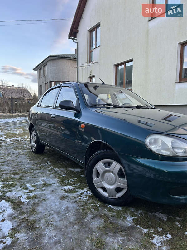 Седан Daewoo Sens 2003 в Новояворівську