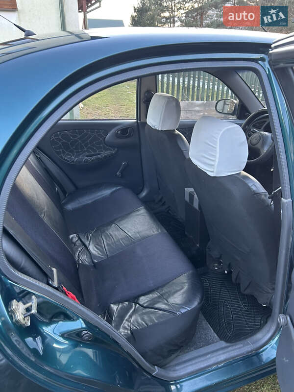 Седан Daewoo Sens 2003 в Новояворівську