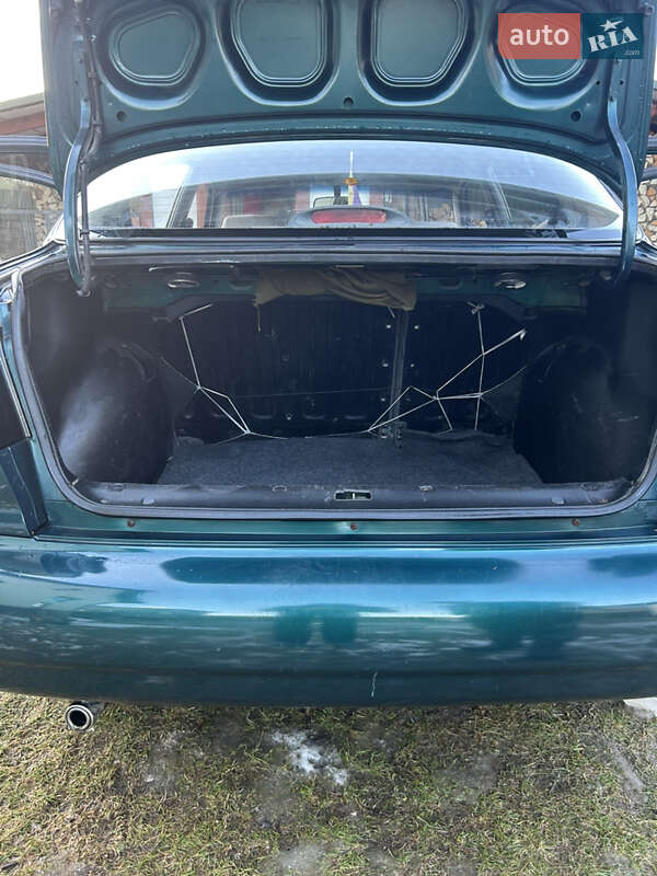 Седан Daewoo Sens 2003 в Новояворівську