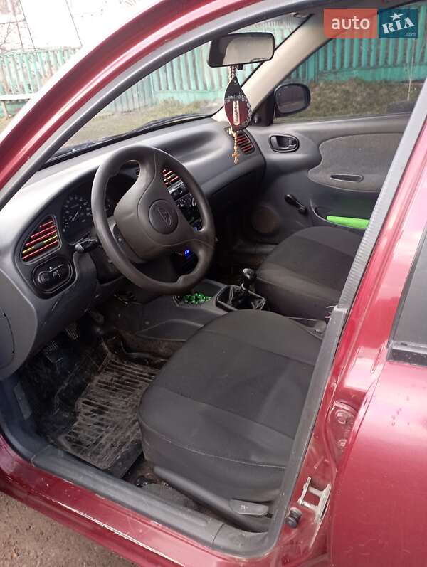 Седан Daewoo Sens 2005 в Монастырище