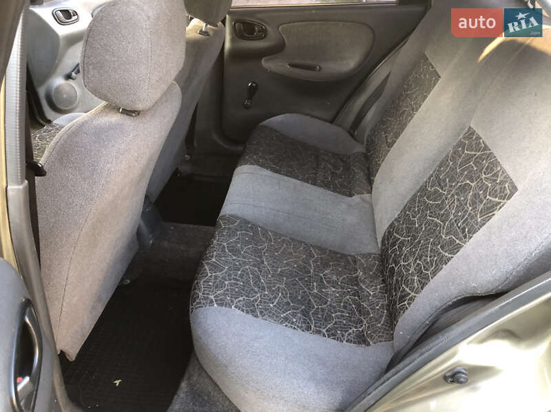 Седан Daewoo Sens 2004 в Хусте