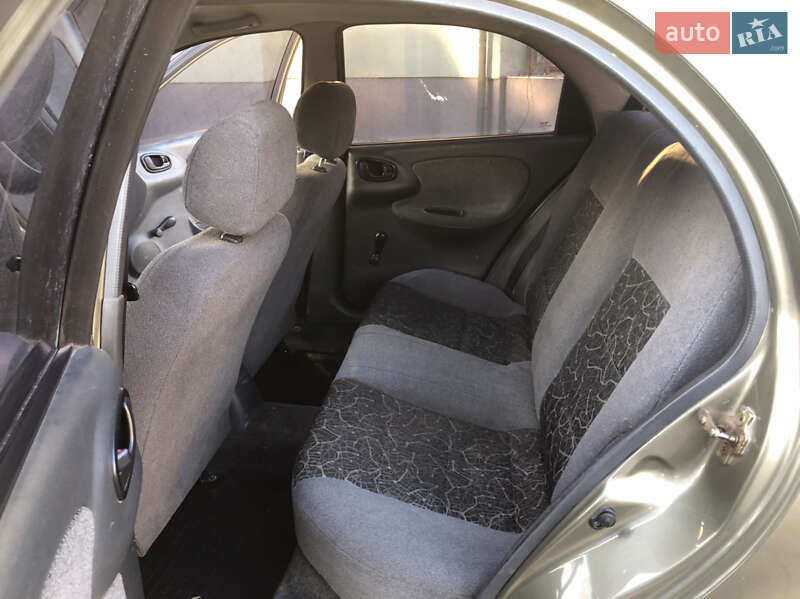 Седан Daewoo Sens 2004 в Хусте