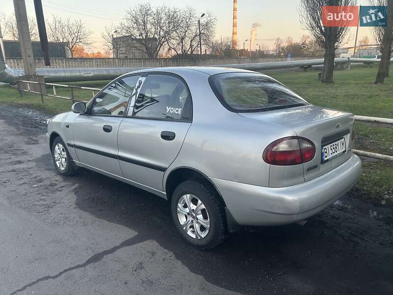 Седан Daewoo Sens 2003 в Горішніх Плавнях