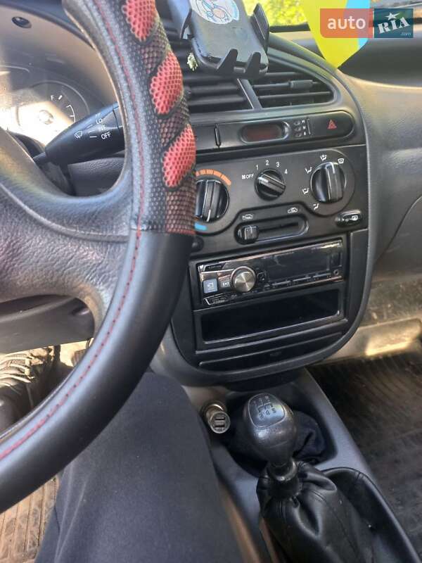 Седан Daewoo Sens 2002 в Днепре