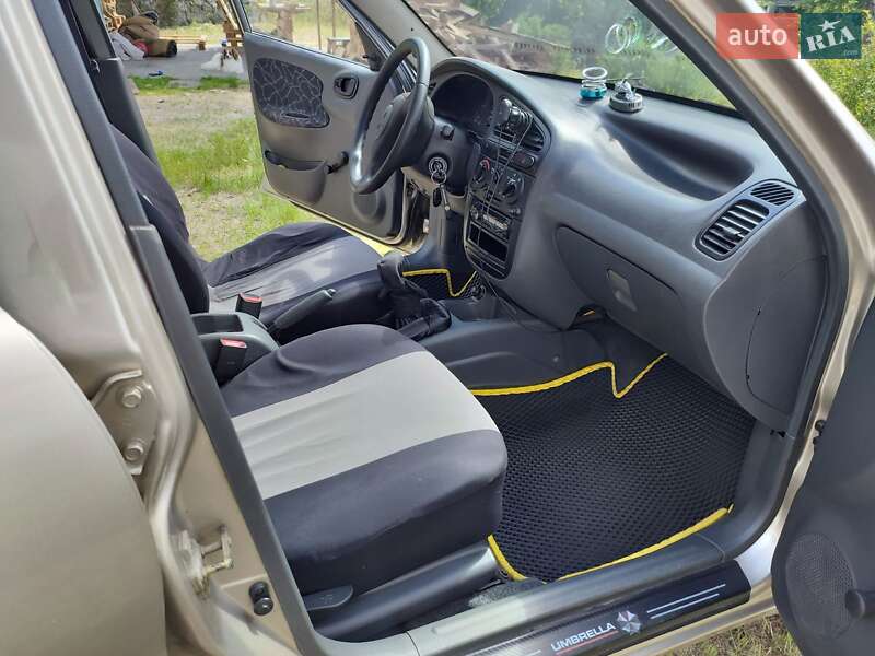 Седан Daewoo Sens 2004 в Песковке