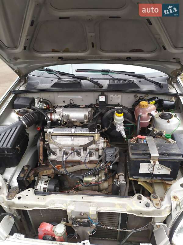 Седан Daewoo Sens 2004 в Днепре