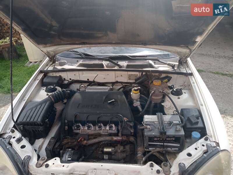 Седан Daewoo Sens 2004 в Сокале