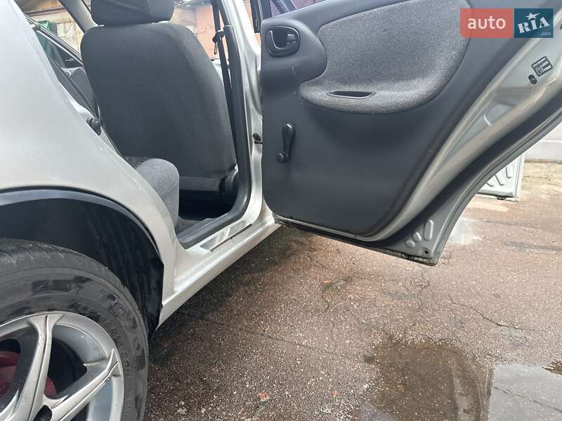 Седан Daewoo Sens 2004 в Киеве