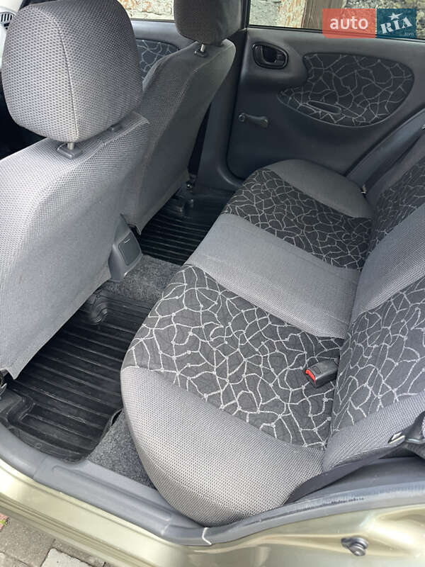 Седан Daewoo Sens 2004 в Львове