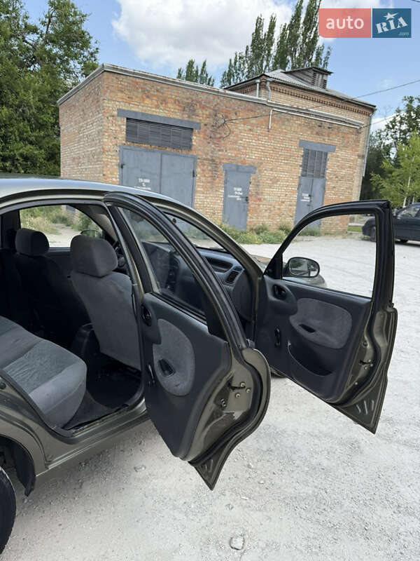 Седан Daewoo Sens 2004 в Запорожье
