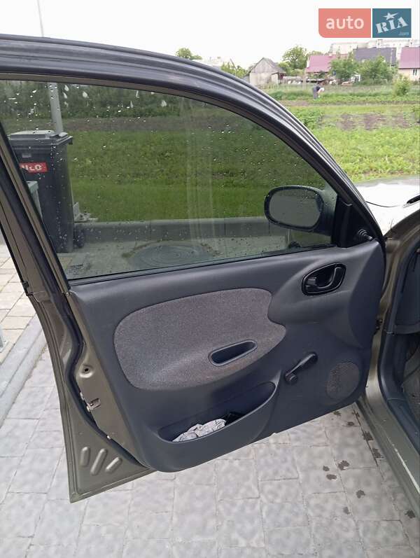 Седан Daewoo Sens 2004 в Буську