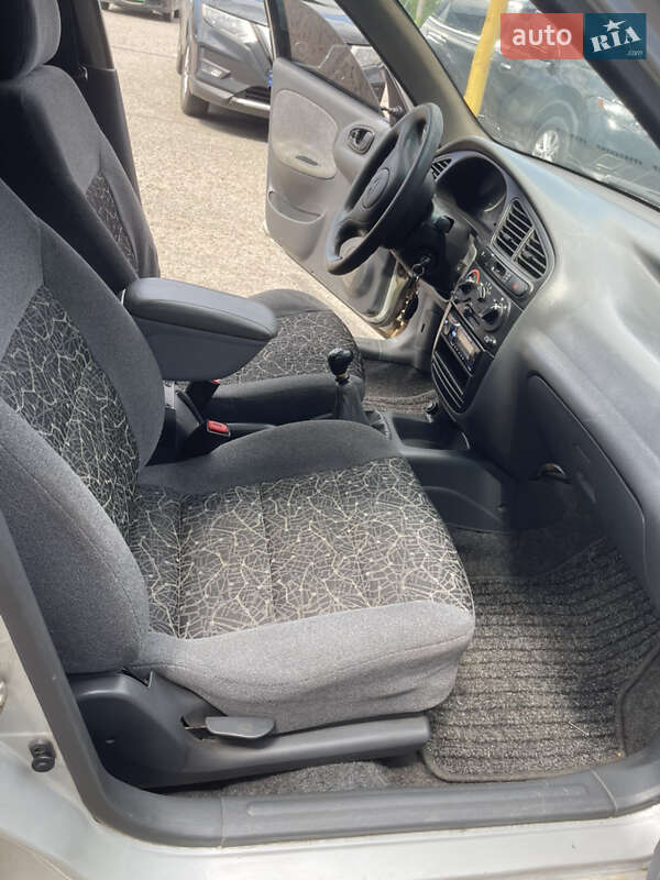 Седан Daewoo Sens 2004 в Харькове