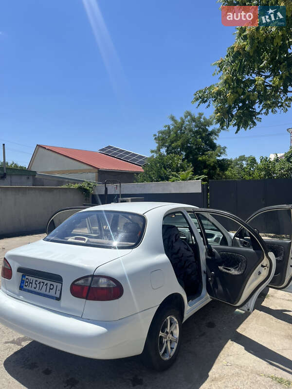 Седан Daewoo Sens 2002 в Килии
