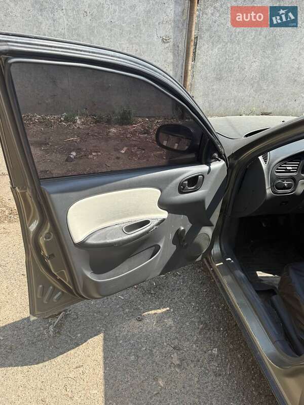 Седан Daewoo Sens 2004 в Первомайске