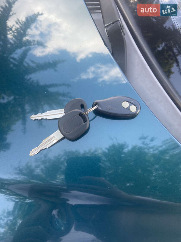 Седан Daewoo Sens 2004 в Умані