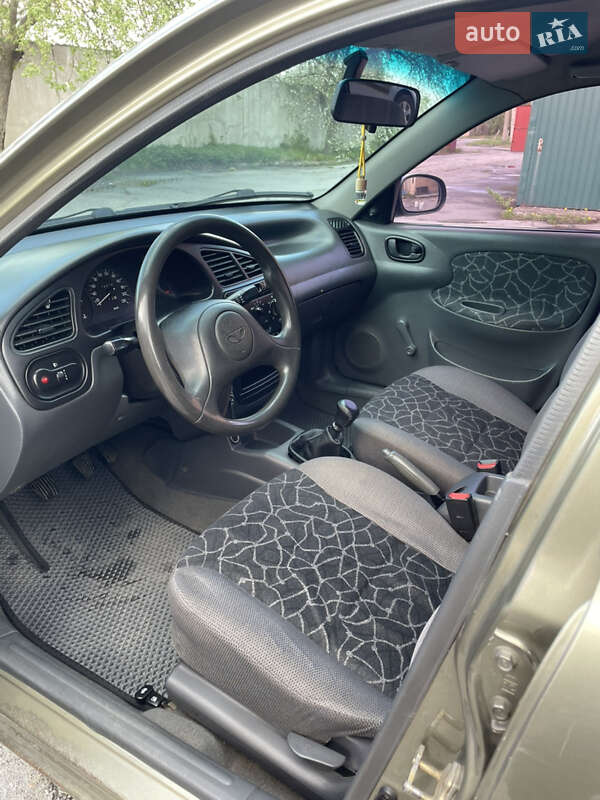 Седан Daewoo Sens 2002 в Полонному