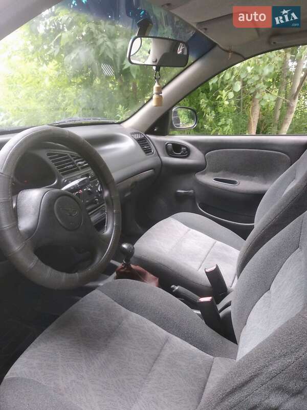 Седан Daewoo Sens 2004 в Петропавловской Борщаговке