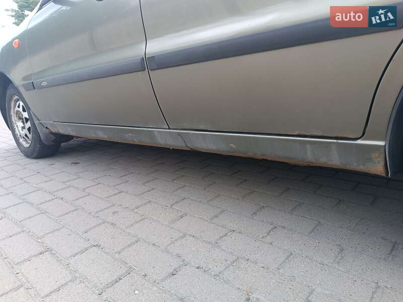 Седан Daewoo Sens 2004 в Ровно