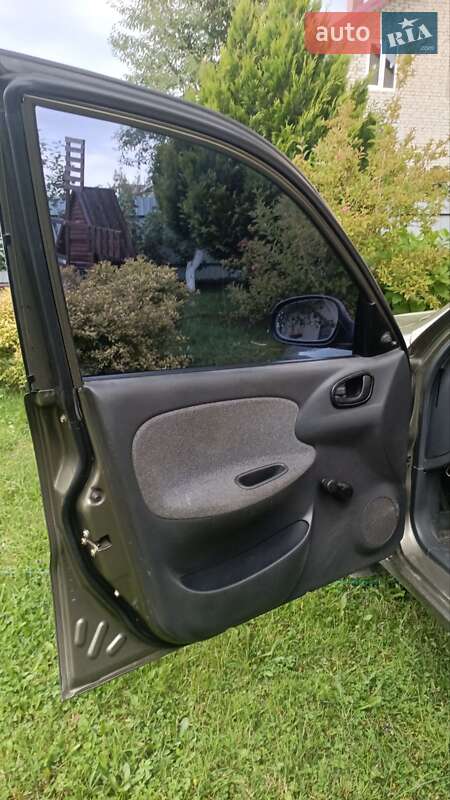 Седан Daewoo Sens 2005 в Новояворовске