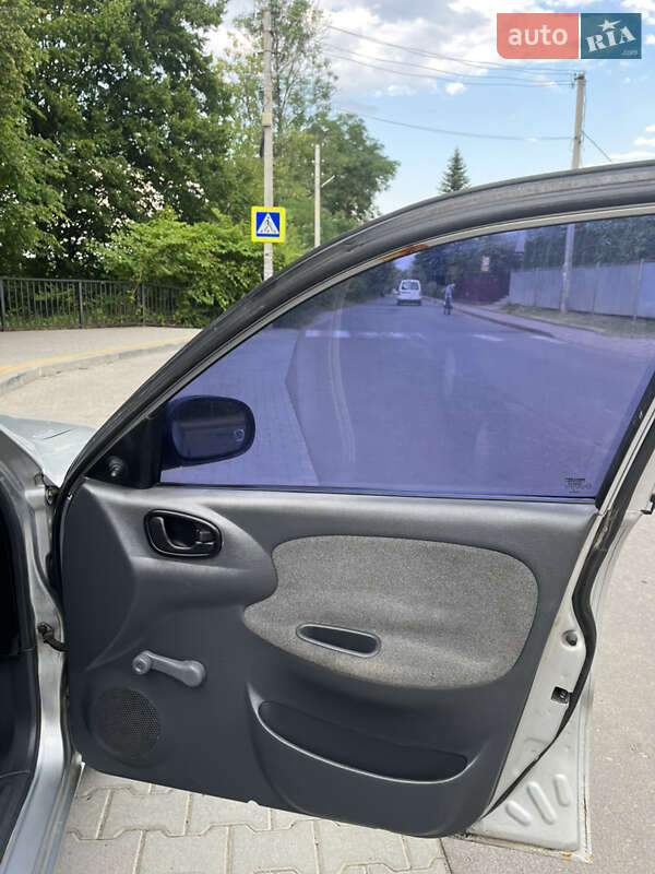 Седан Daewoo Sens 2005 в Косові
