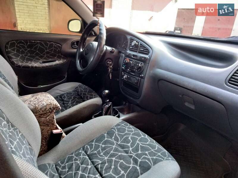Седан Daewoo Sens 2003 в Львове