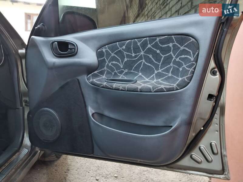 Седан Daewoo Sens 2003 в Львове