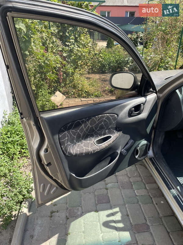 Седан Daewoo Sens 2004 в Полтаві