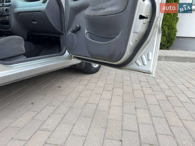 Седан Daewoo Sens 2004 в Житомире