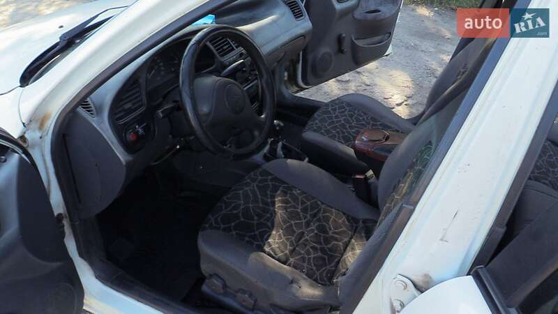 Седан Daewoo Sens 2004 в Переяславе