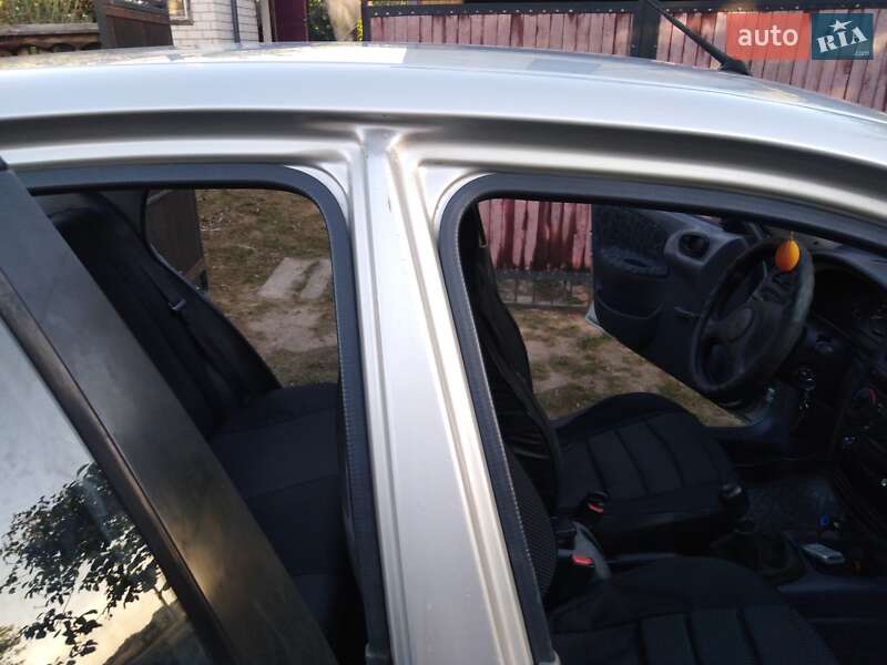 Седан Daewoo Sens 2004 в Миргороде